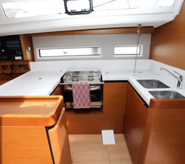 Jeanneau Sun Odyssey 440 - cover