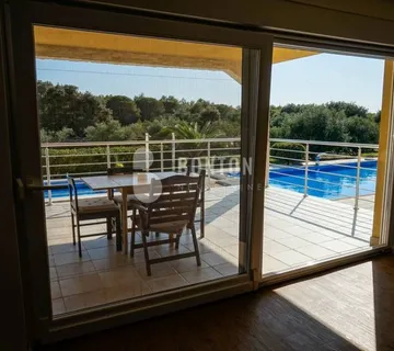 IMANJE U SRCU VIRA-NOVA KUĆA S DVA BAZENA (prodaja) - cover