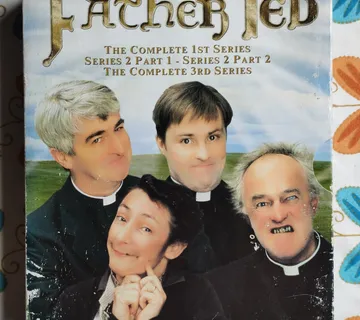 Father Ted DVDs - 1,2,3 sezona - Samobor