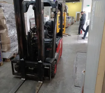 LINDE E14 čeoni viličar - Buzet