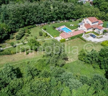 JEDINSTVENA VILA SA BAZENOM U ŠUMI ,2.767 m2 OKUĆNICE, KRNICA - cover