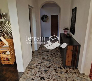 Istra, Pula, Nova Veruda, samostojeća kuća 250m2 s pogledom na more, prodaja - cover