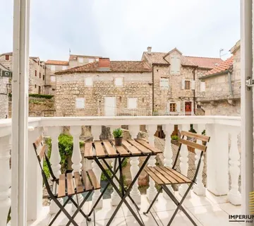 Apartmanska kuća u centru Milne - Milna