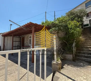 Kuća, Prodaja, Sutivan, 146m2, Samostojeća - cover