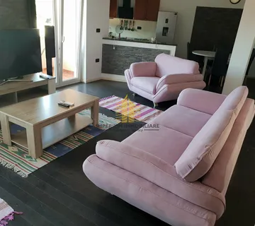 Kuća, Najam, Pula, 110m2, U nizu