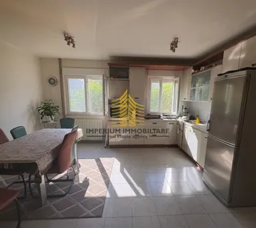 Kuća, Prodaja, Kaštel Lukšić, 170m2, U nizu - cover