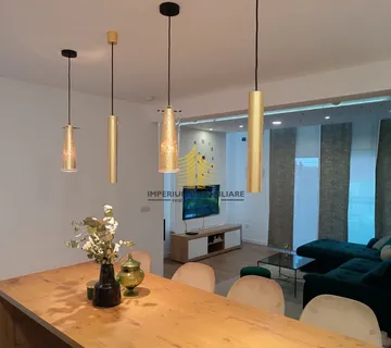 Kuća, Prodaja, Kaštel Kambelovac, 180m2, Samostojeća - cover