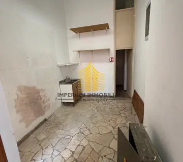 Poslovni prostor, Prodaja, Pula, 87.35m2, Ured
