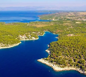 Ekskluzivno- Zemljište 1.red do mora na Braču - Prilika za investiciju - Milna