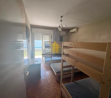 Kuća, Najam, Kaštel Lukšić, 300m2, Samostojeća - Kaštel Lukšić, Kaštela