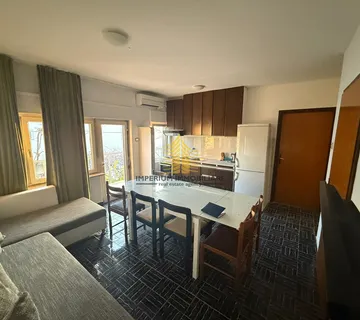 Kuća, Najam, Kaštel Novi, 226m2, Samostojeća - cover