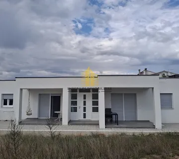 Stan, Prodaja, Ražanac, 75m2, 2,5-sobni (2S+DB) - cover