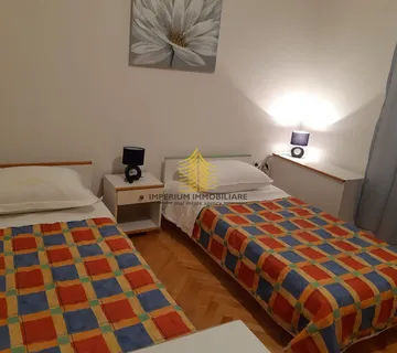 Kuća, Najam, Seget Donji, 180m2, Samostojeća - cover