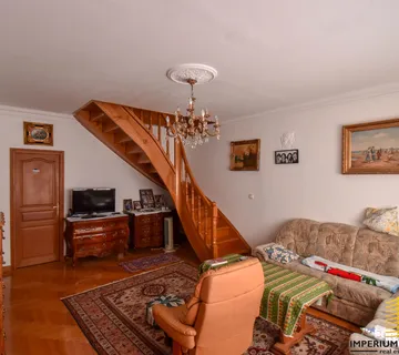 Prodaja kuće Jastrebarsko, 340m2, vrt+garaže, PRILIKA !