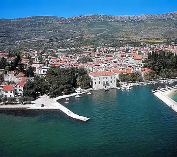 Prilika - Kamena kuća u Kaštel Lukšiću 300m2 - cover