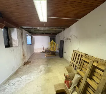 Poslovni prostor, Najam, Split, Manuš, 30m2, Skladište