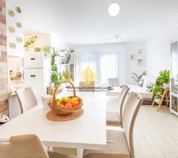 Stan, Prodaja, Pula, 136.52m2, 5+ više soba - Poreč