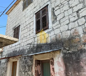 Kuća, Prodaja, Okrug, Okrug Gornji, 110m2, U nizu - Okrug Gornji, Okrug