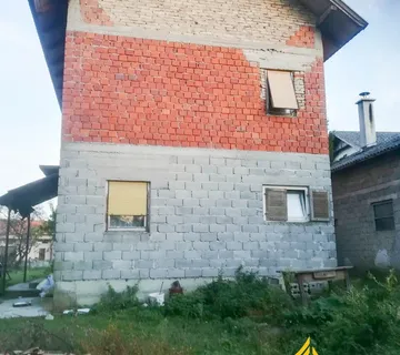 Kuća s dvorištem i voćnjakom, 1190 m2, Kupinečki Kraljevec, prodaja - cover