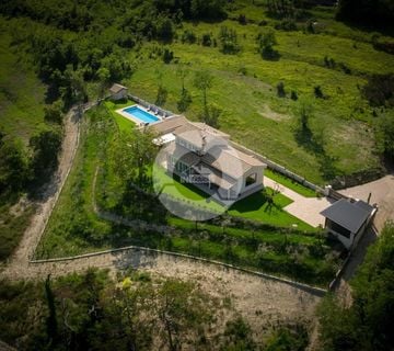 GROŽNJAN OKOLICA!!! Šarmantna villa sa bazenom na osami, otvoreni pogled na prirodu - cover