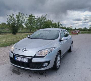 Renault Megan - cover