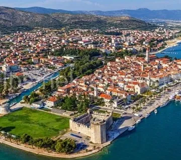 ***poljoprivredno Zemljište – Odlična Lokacija Uz Glavnu Prometnicu + Prihod Od Najma!!!*** - Trogir, Trogir