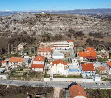 Glavice - Sinj, prekrasna moderna kuća na parceli od 3200m2!! - Glavice, Sinj