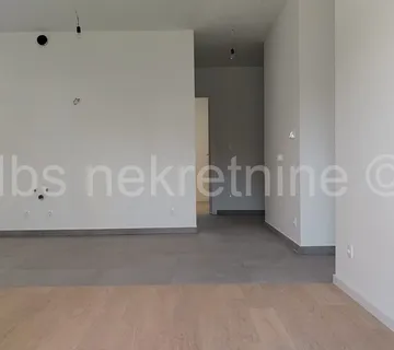 Žnjan trosoban stan + 2 parkirna mjesta - cover
