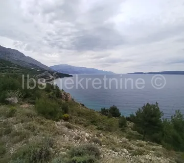 Ekskluzivno zemljište s panoramskim pogledom Ruskamen, 60 m od obale - Lokva Rogoznica, Omiš