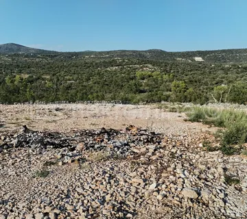 Poljoprivredno zemljište s objektom i vlastitom vodom!! - Rogoznica, Rogoznica