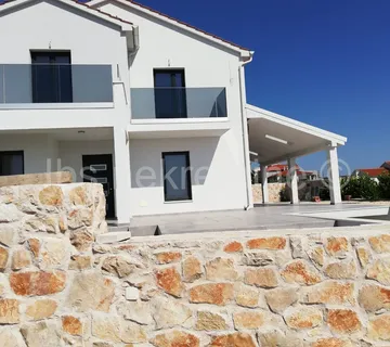Villa S Bazenom I Otvorenim Pogledom Na Primošten I More! - Primošten, Primošten