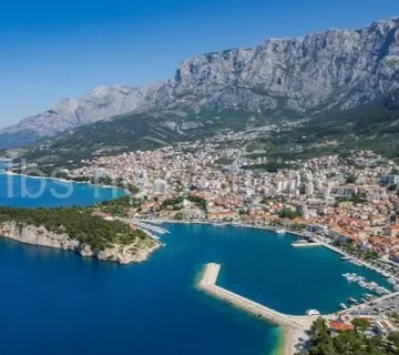 Makarska - građevinsko zemljište stambene namjene!! - cover