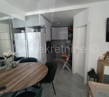 Sinj renoviran dvosoban stan u širem centru grada - Sinj, Sinj