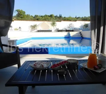 Villa u Sutivanu, Brač - cover