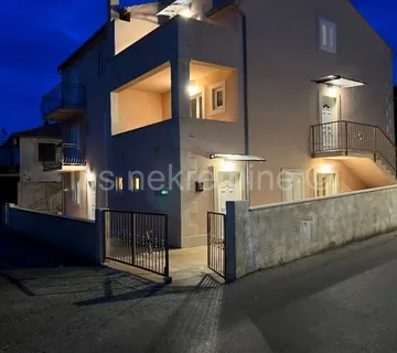 Supetar - samostojeća kuća sa otvorenim pogledom na more!! - Supetar, Supetar