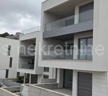 Dvoetažni stan s privatnom krovnom terasom i bazenom - 143 m2, Okrug - cover