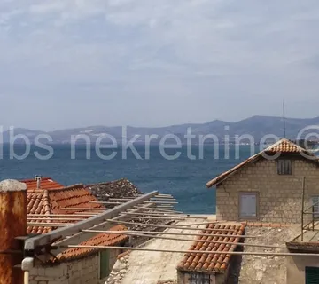 Prodaje se kompletno namješten stan u Vranjicu! - cover