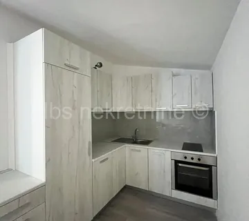 Milna, Brač - kompletno renovirana prizemnica, 65 m2, drugi red od mora - cover