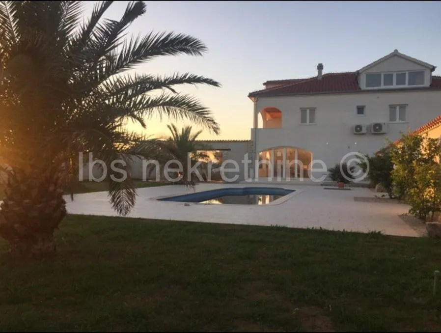 Dubrava kod Tisna-Vila s bazenom-2700 m2 okućnice-3500 m od mora!! - cover