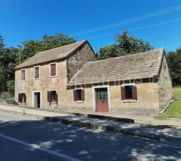 Samo 5 min od Sinja  2000 m² mira i kuća puna potencijala - cover