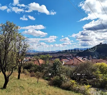 Sinj, građevinsko zemljište 1300 m2 - cover