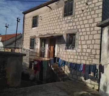 ***Kamena kuća za renovaciju sa puno potencijala!!!*** - cover