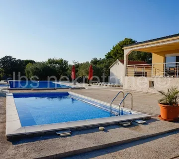 Villa u prirodi s dva bazena - Vir, Vir