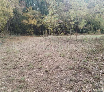 Sinj, građevinsko zemljište 690 m2 - cover