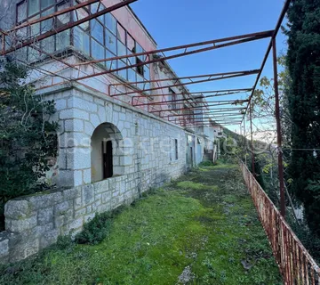 Trpanj, povijesna vila uz more s projektom rekonstrukcije - cover