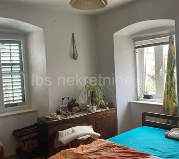 Makarska - dvosoban stan za renovaciju na top lokaciji!! - cover