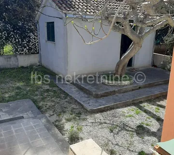 Mirca - samostojeća kuća sa okućnicom 100m od mora!! - Mirca, Supetar
