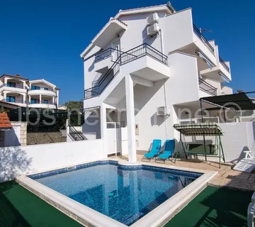 Lijepa apartmanska kuća s bazenom!! - cover
