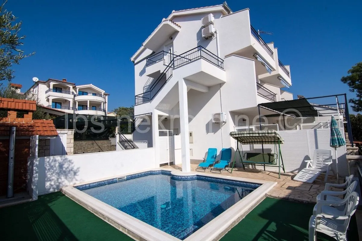 Lijepa apartmanska kuća s bazenom!! - cover