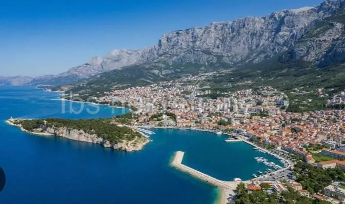 Makarska - građevinsko zemljište sa već postojećim objektom!! - cover